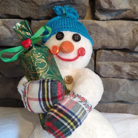 Hand Crafted Snowman Decoration *Makes a great gift for the holidays!* - Picture 4 of 5